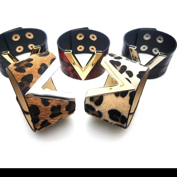 Vegan Leather Wide Cuff Bracelet Animal Print - Picture 4 of 7